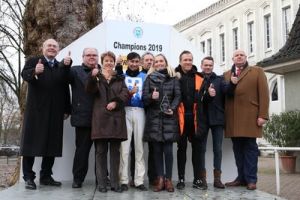 Der neue Champion Muzarbayev mit Dreierserie zum Finale in Wambel