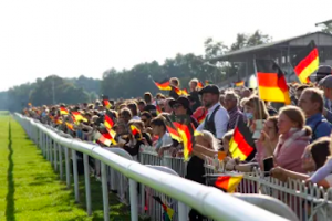 Kult-Renntag der Deutschen Einheit mit Massenbesuch und viel Prominenz Kult-Renntag der Deutschen Einheit mit Massenbesuch und viel Prominenz