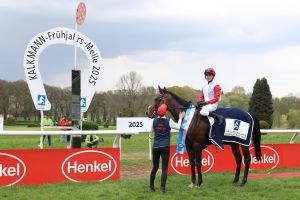 Erster International Raceday mit historischen Siegen